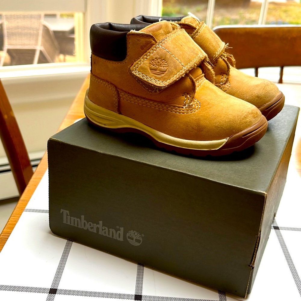 Timberland timber tykes nubuck boot. 6.5T